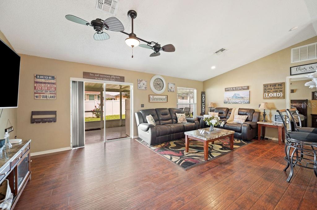 1420 MEADOWS POND DR