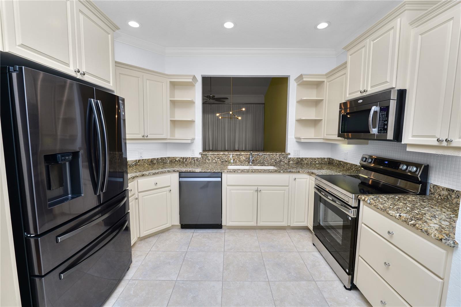 2979 MISSION LAKES DR #12