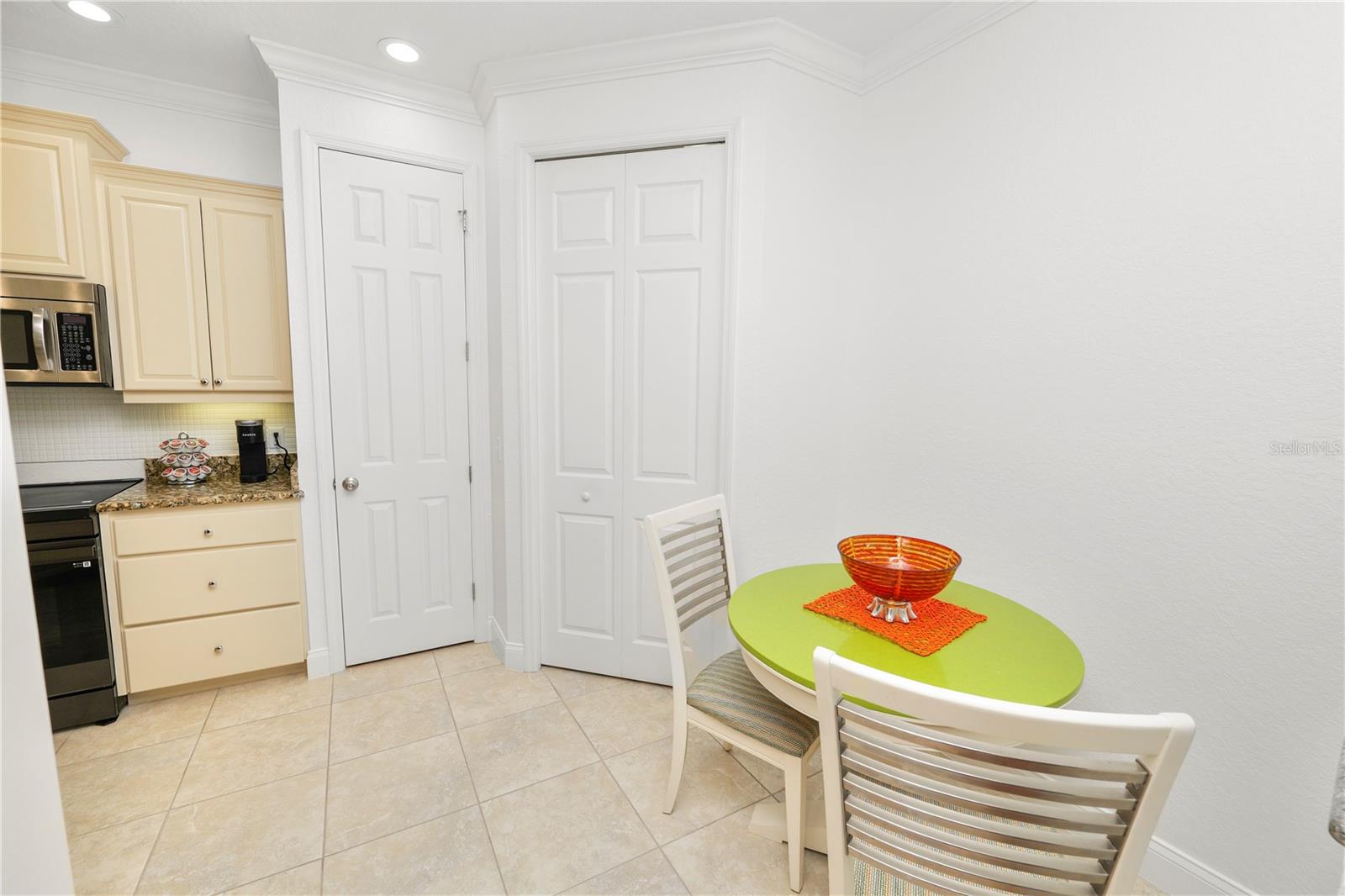 2979 MISSION LAKES DR #12