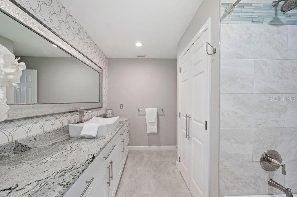 1040 SHADOWBROOK DR N