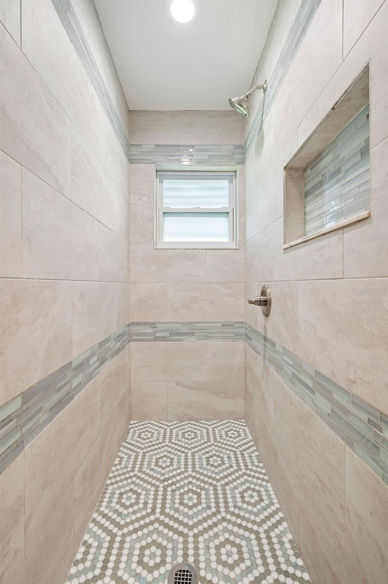 1040 SHADOWBROOK DR N