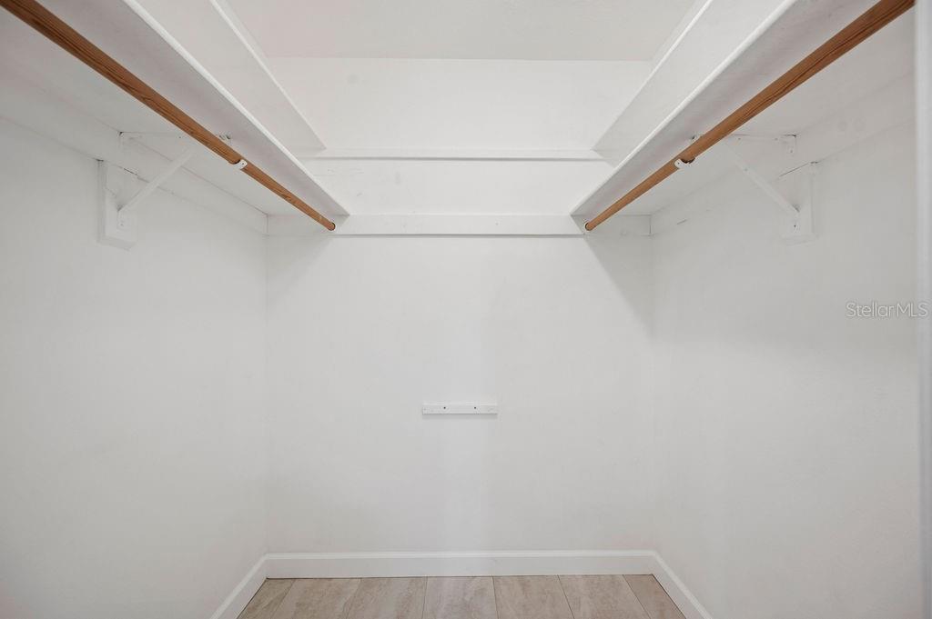 1040 SHADOWBROOK DR N