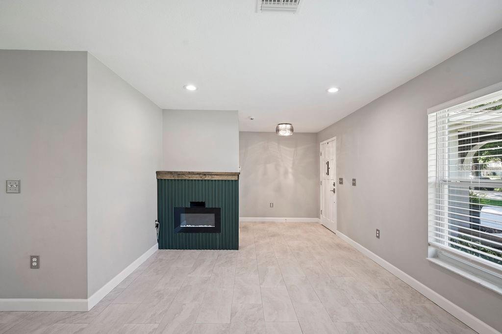 1040 SHADOWBROOK DR N