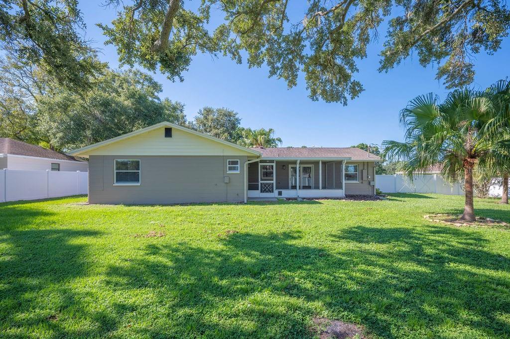 1040 SHADOWBROOK DR N