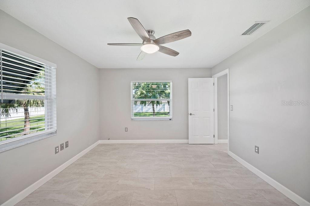 1040 SHADOWBROOK DR N