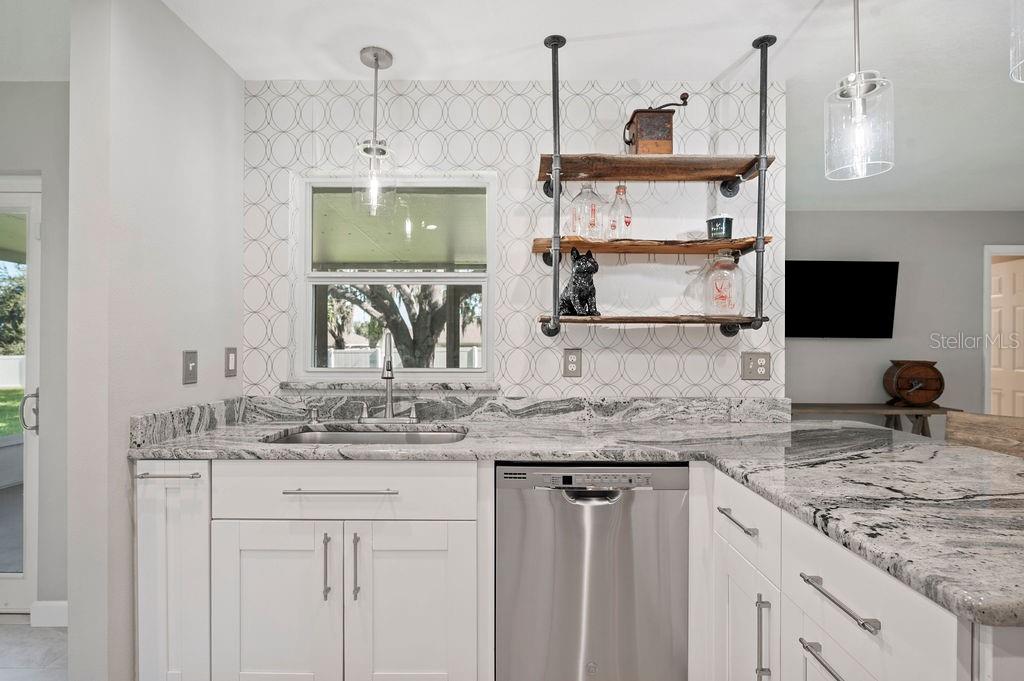 1040 SHADOWBROOK DR N