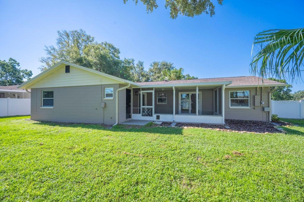 1040 SHADOWBROOK DR N