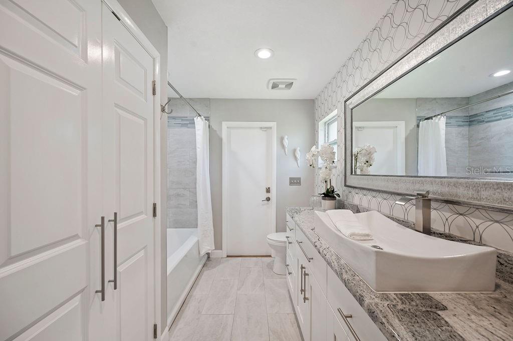 1040 SHADOWBROOK DR N