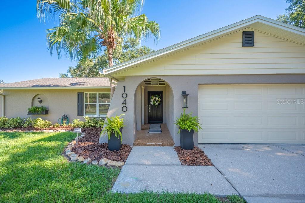 1040 SHADOWBROOK DR N