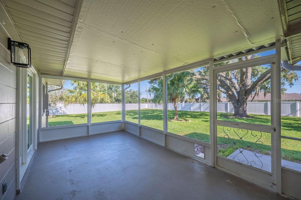 1040 SHADOWBROOK DR N