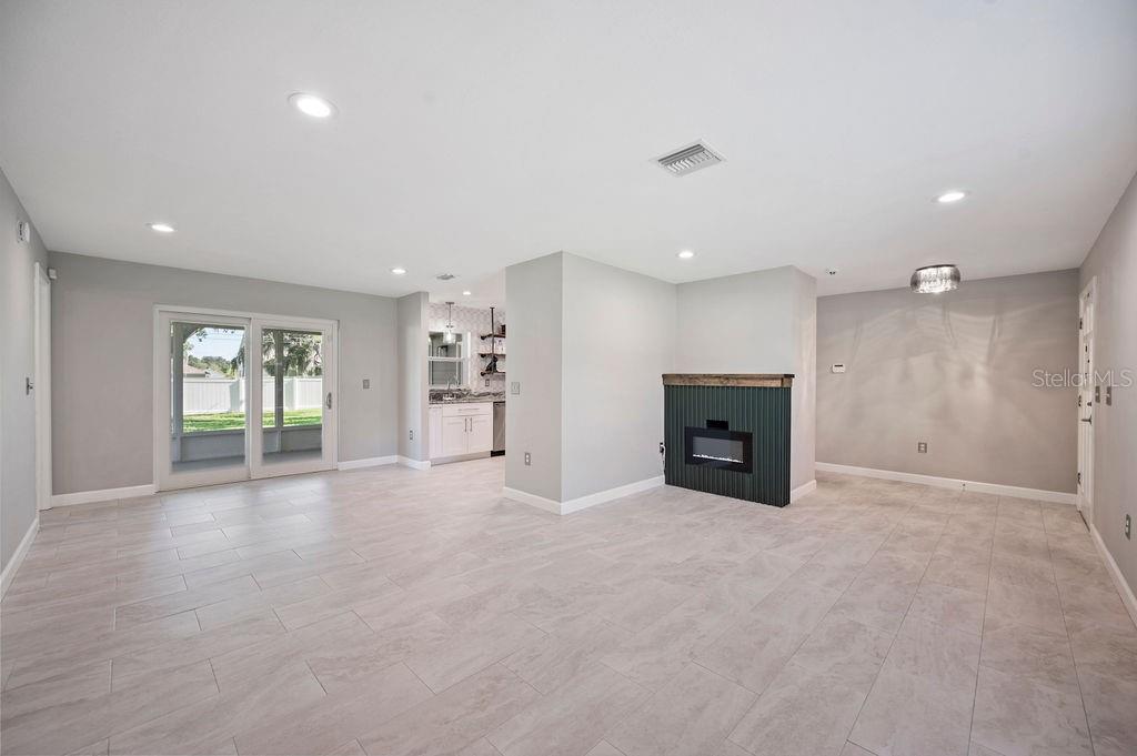 1040 SHADOWBROOK DR N