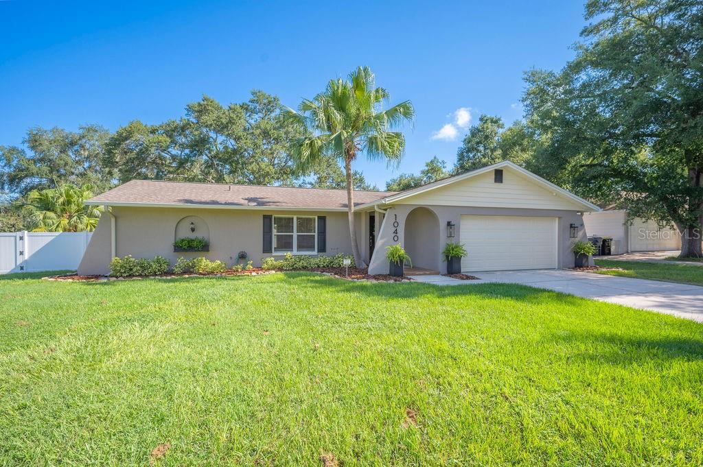 1040 SHADOWBROOK DR N