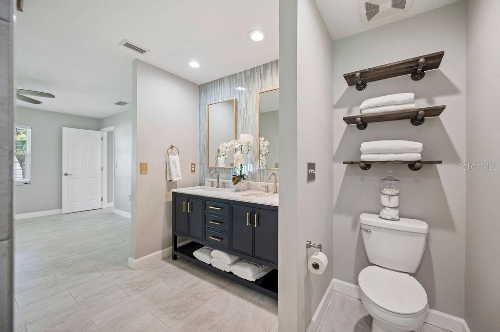 1040 SHADOWBROOK DR N