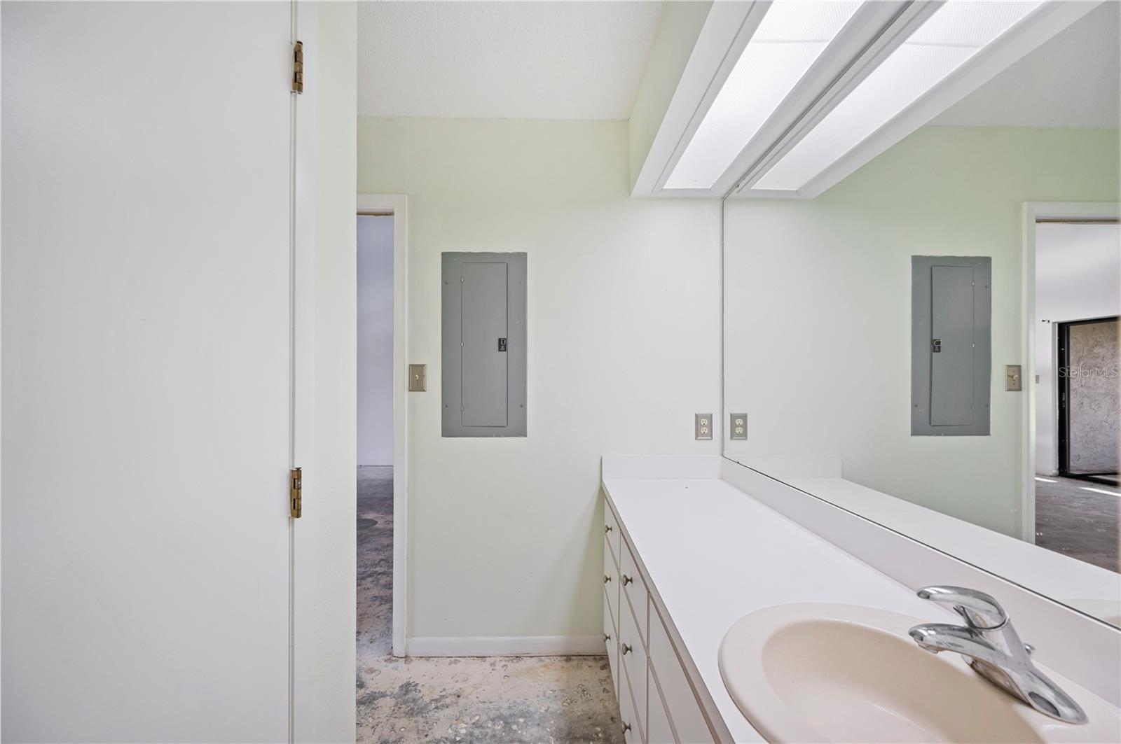 5225 IMPERIAL LAKES BLVD #29