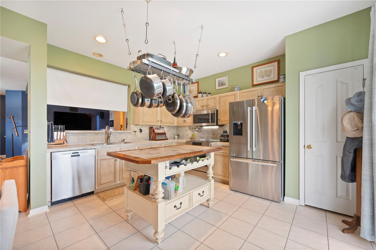 6973 LAKE EAGLEBROOKE DR