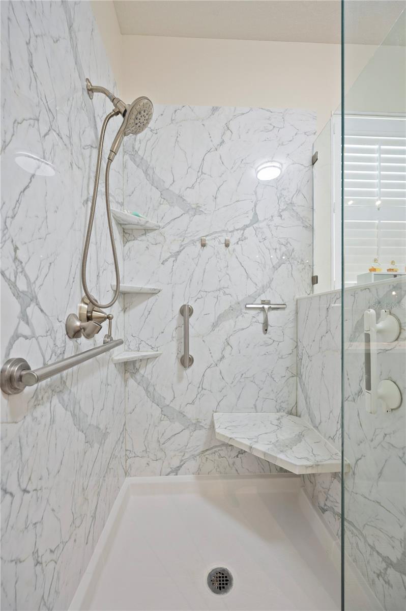 6973 LAKE EAGLEBROOKE DR