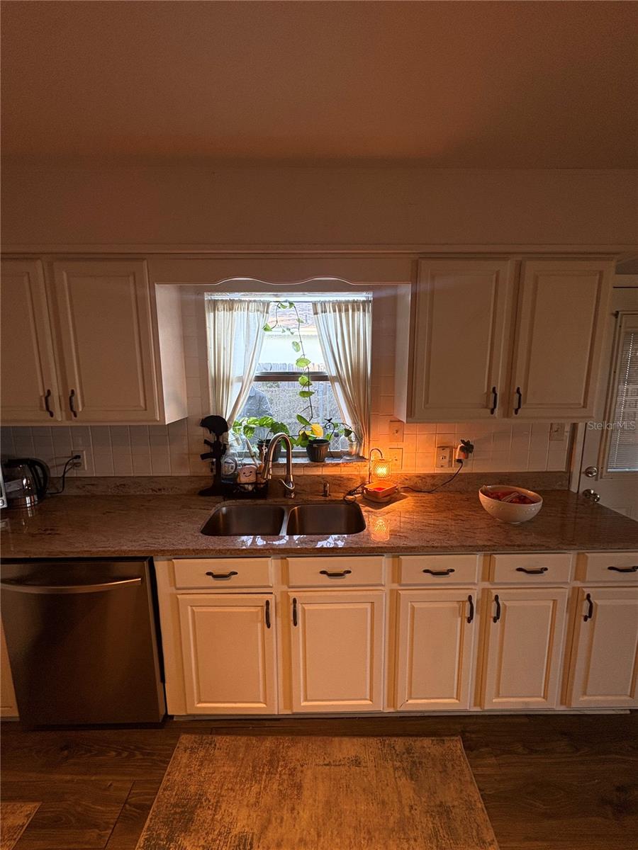 1622 SAINT JAMES AVE