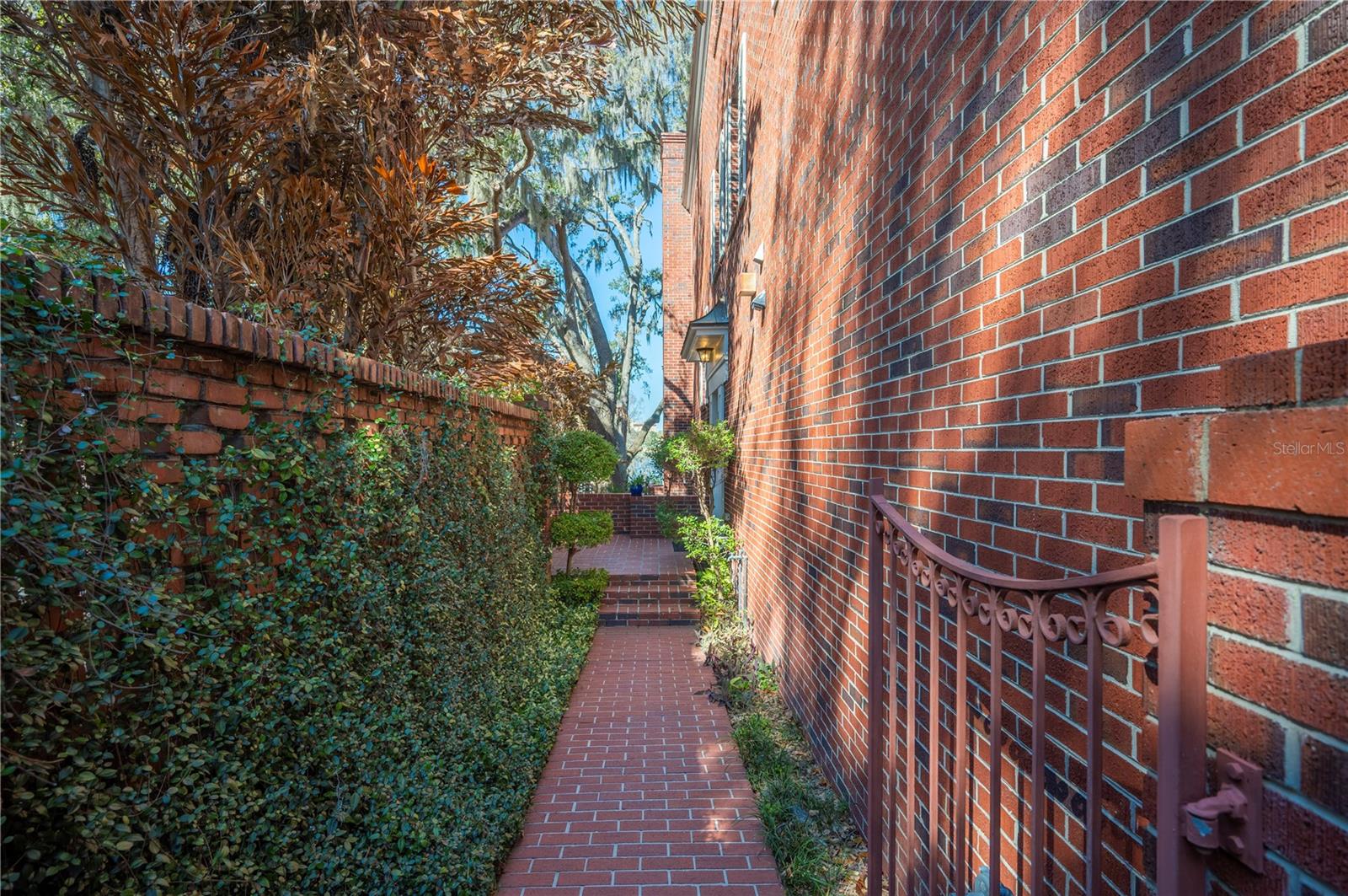 155 LAKE MORTON DR #1