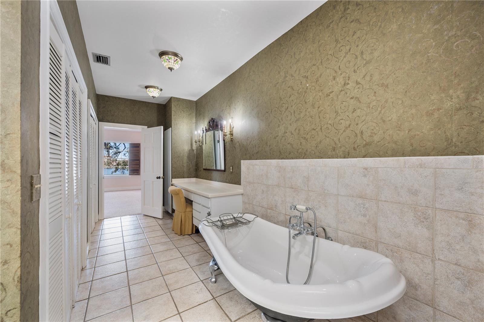 155 LAKE MORTON DR #1