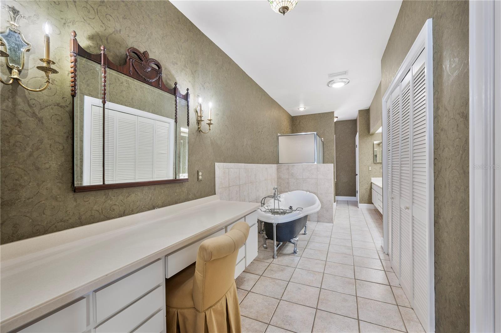 155 LAKE MORTON DR #1