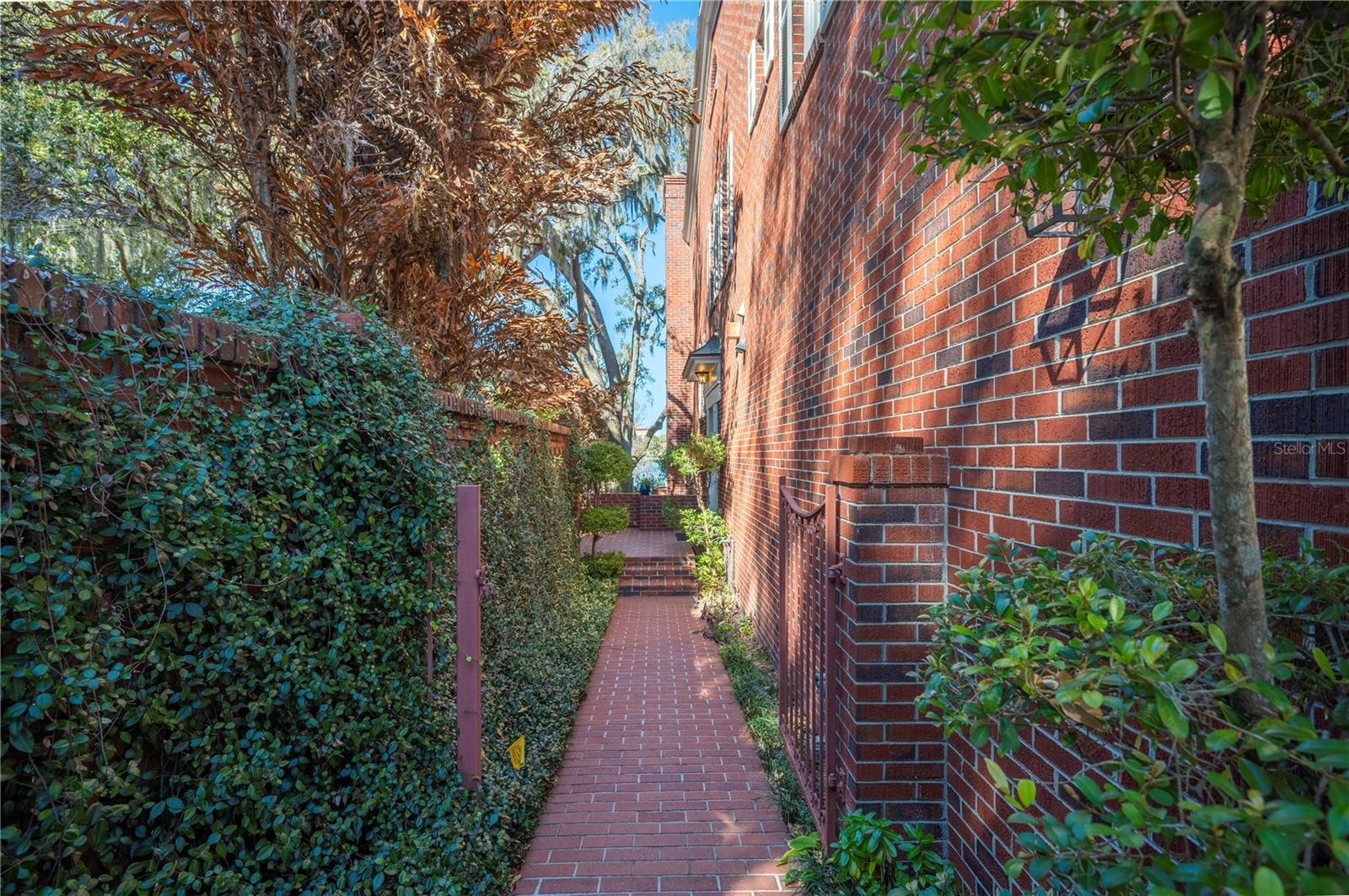 155 LAKE MORTON DR #1