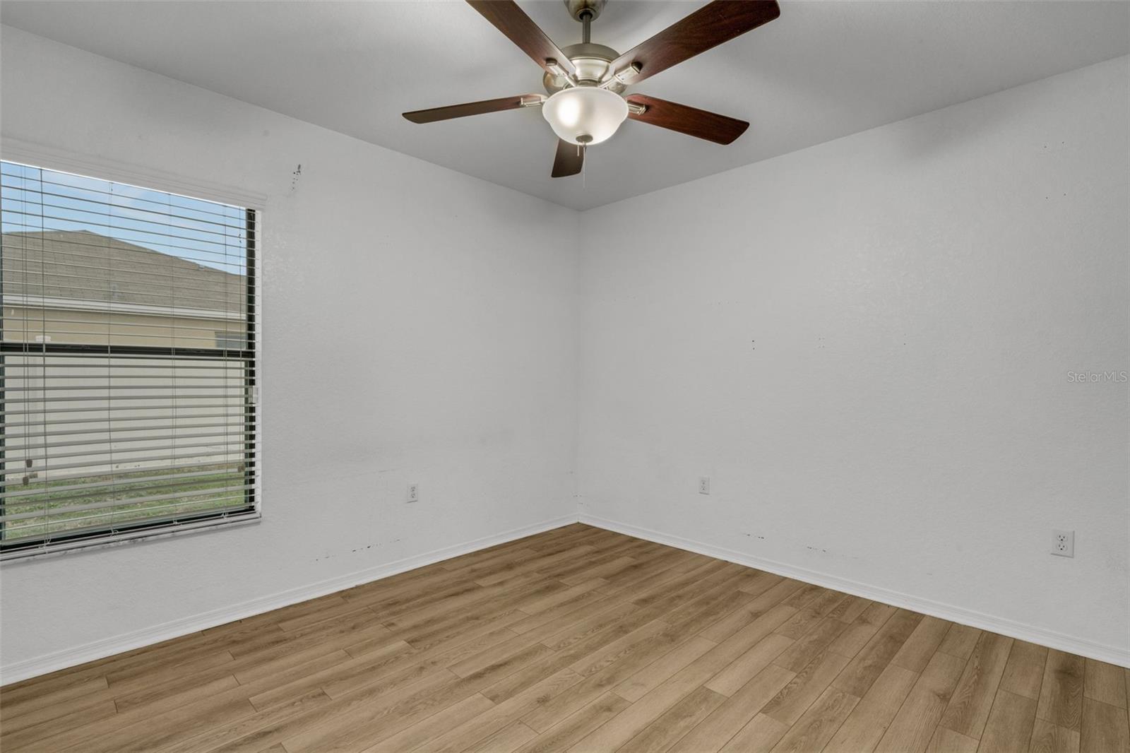1712 CHARMI DR