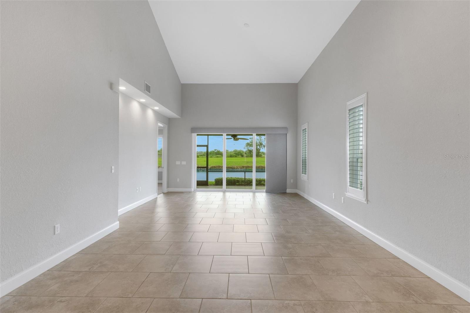 2928 MISSION LAKES DR
