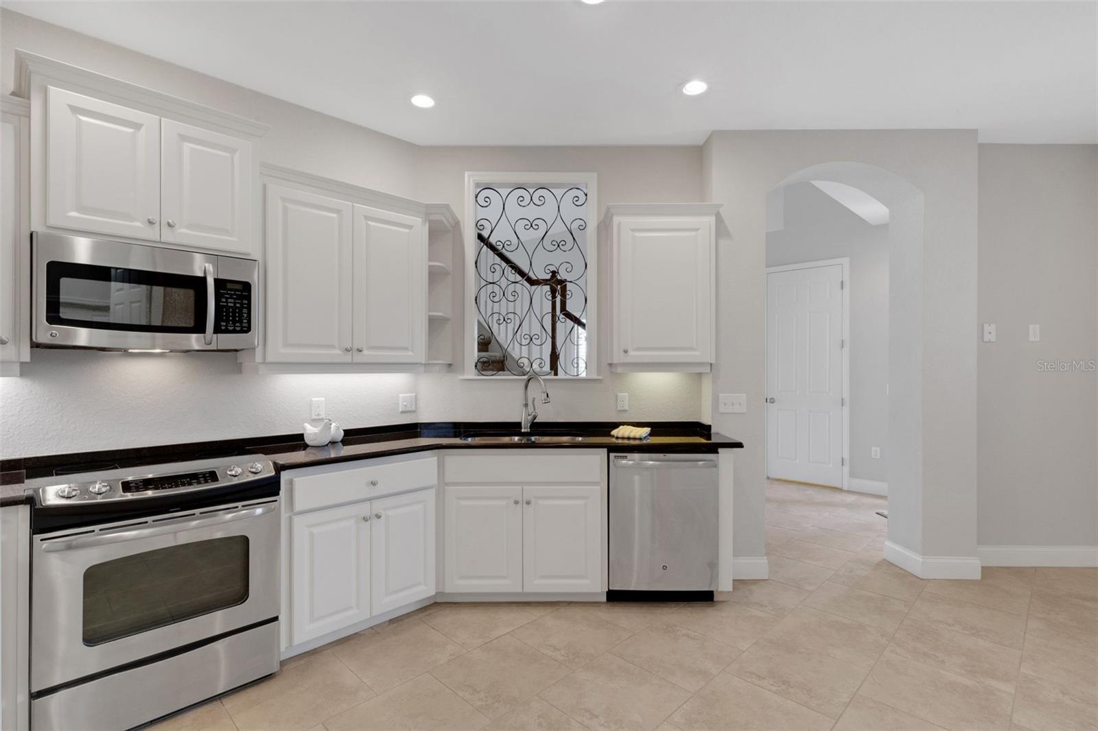 2928 MISSION LAKES DR