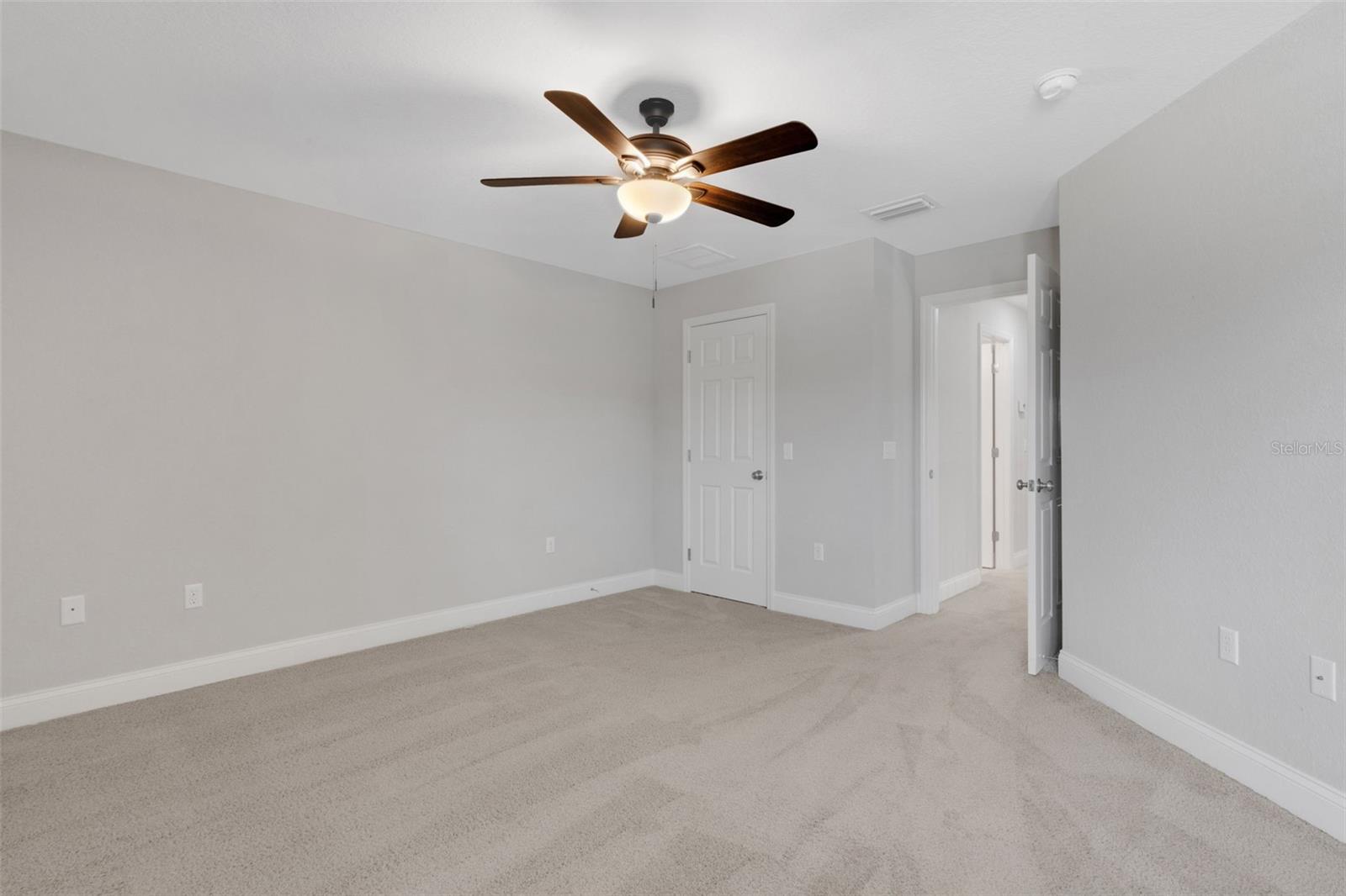 2928 MISSION LAKES DR