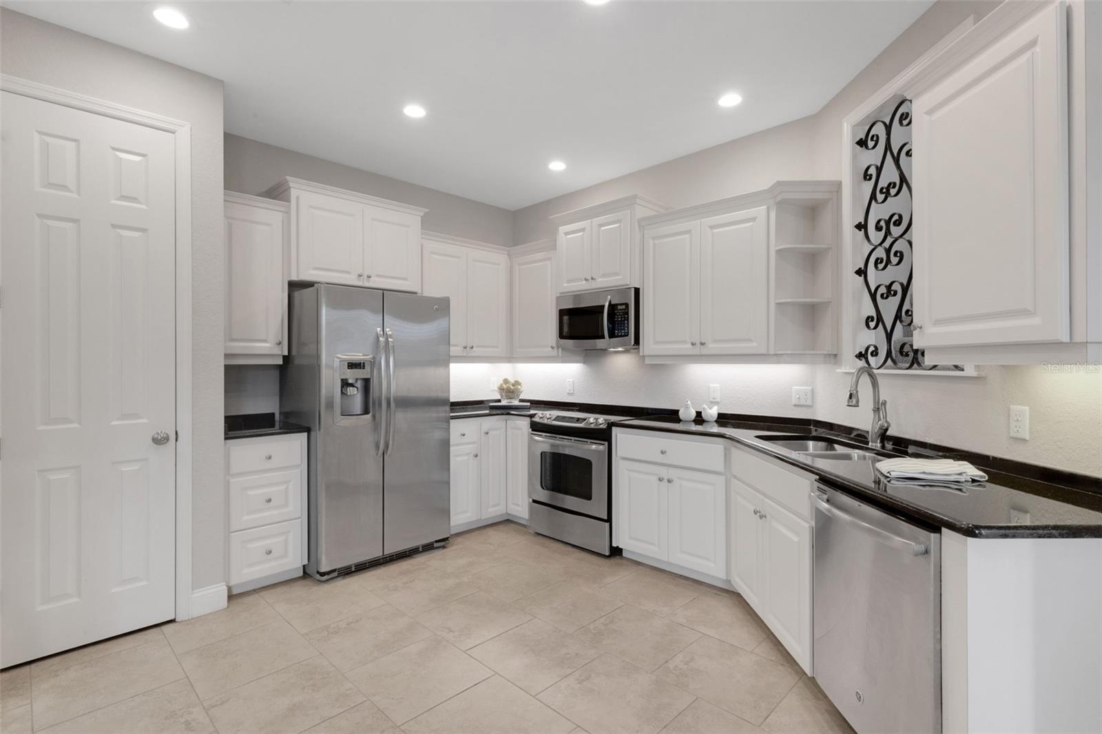 2928 MISSION LAKES DR