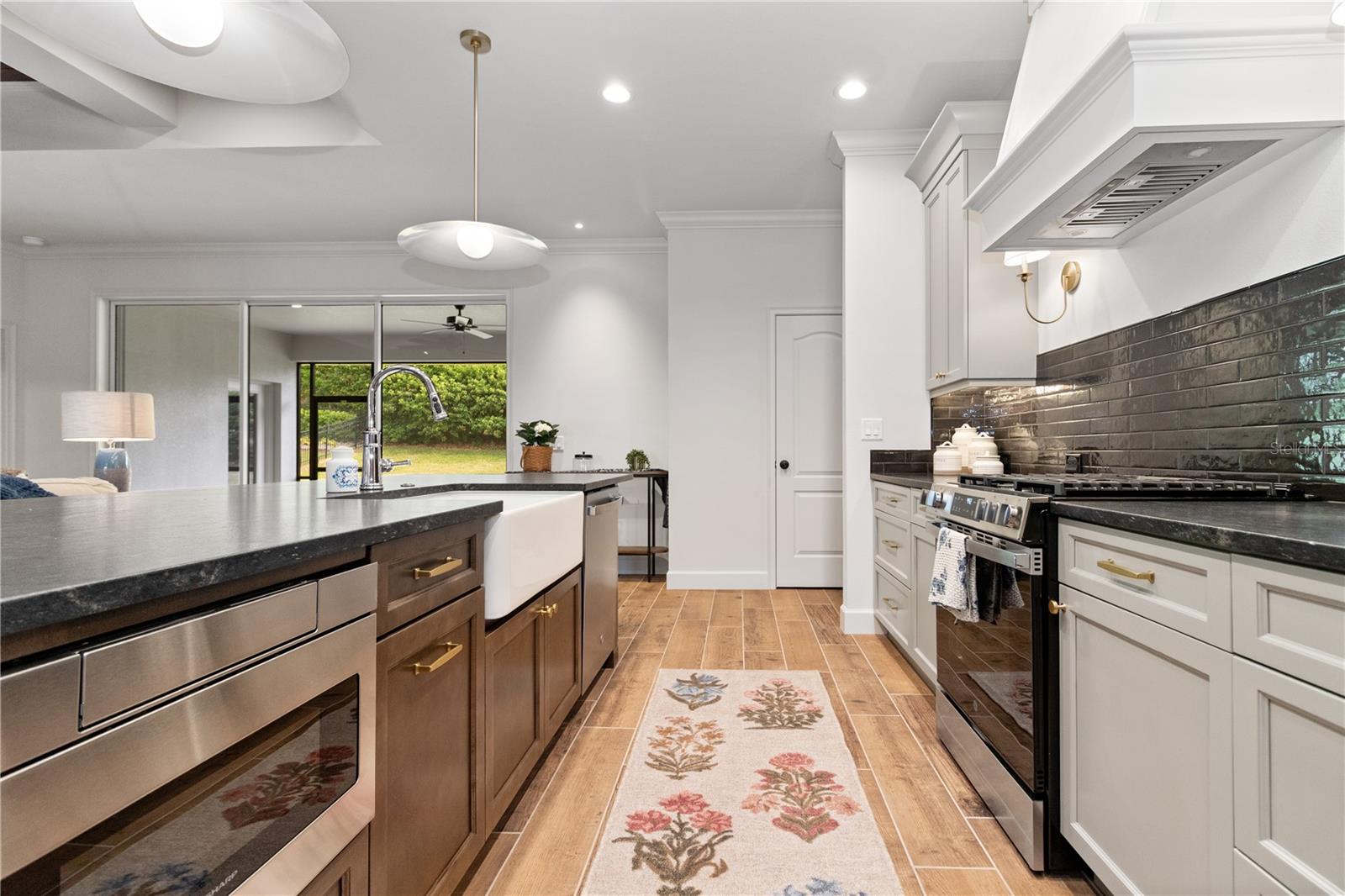 2229 COACHMAN LOOP