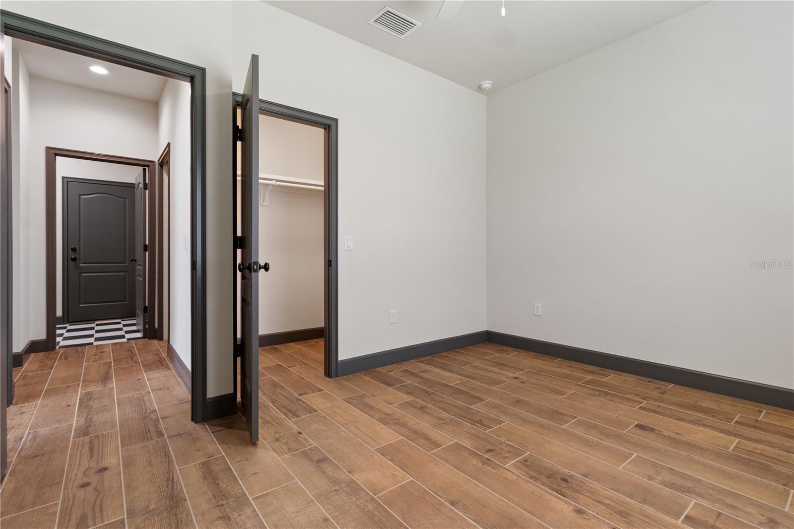 2229 COACHMAN LOOP