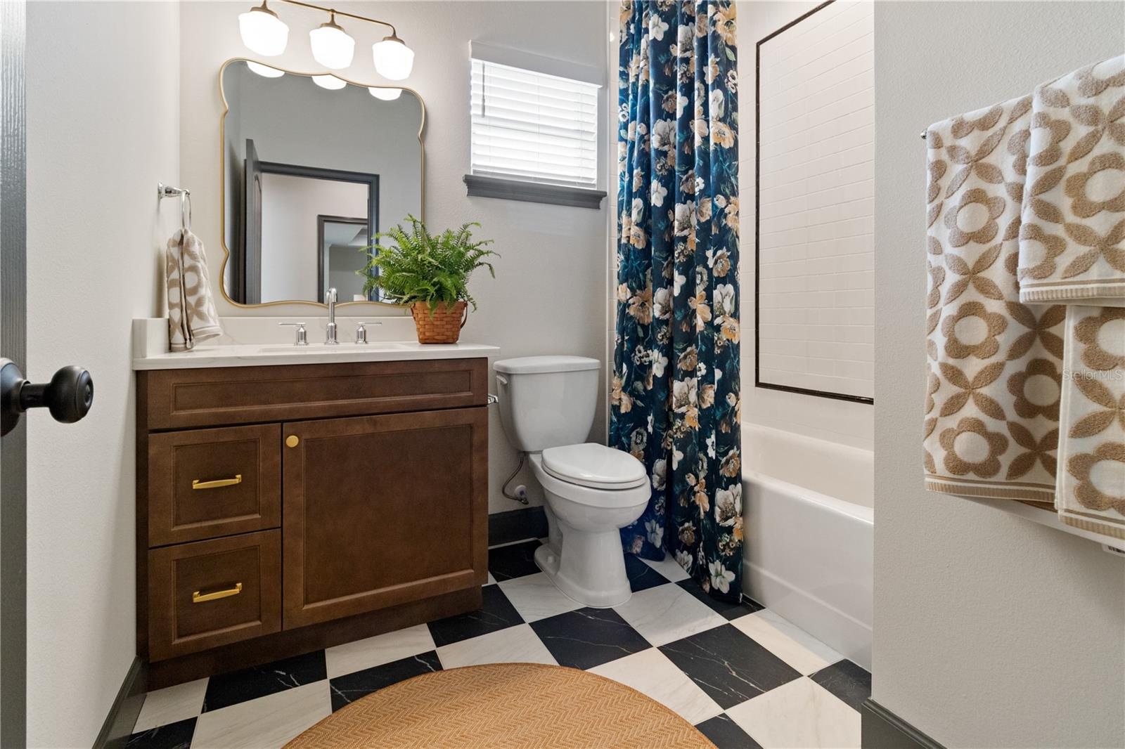 2229 COACHMAN LOOP