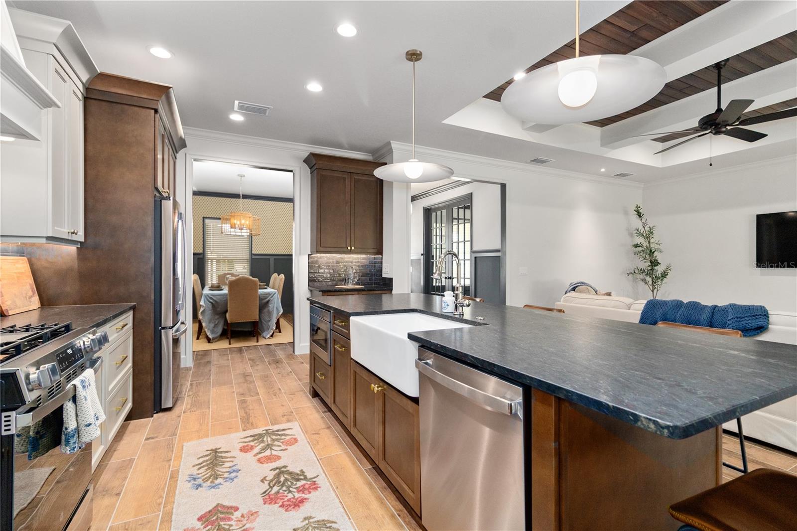 2229 COACHMAN LOOP