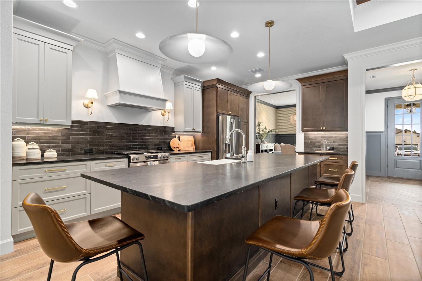2229 COACHMAN LOOP
