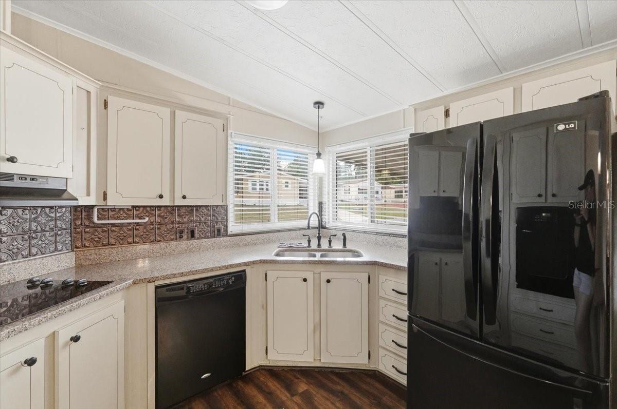 1603 FOXWAY DR