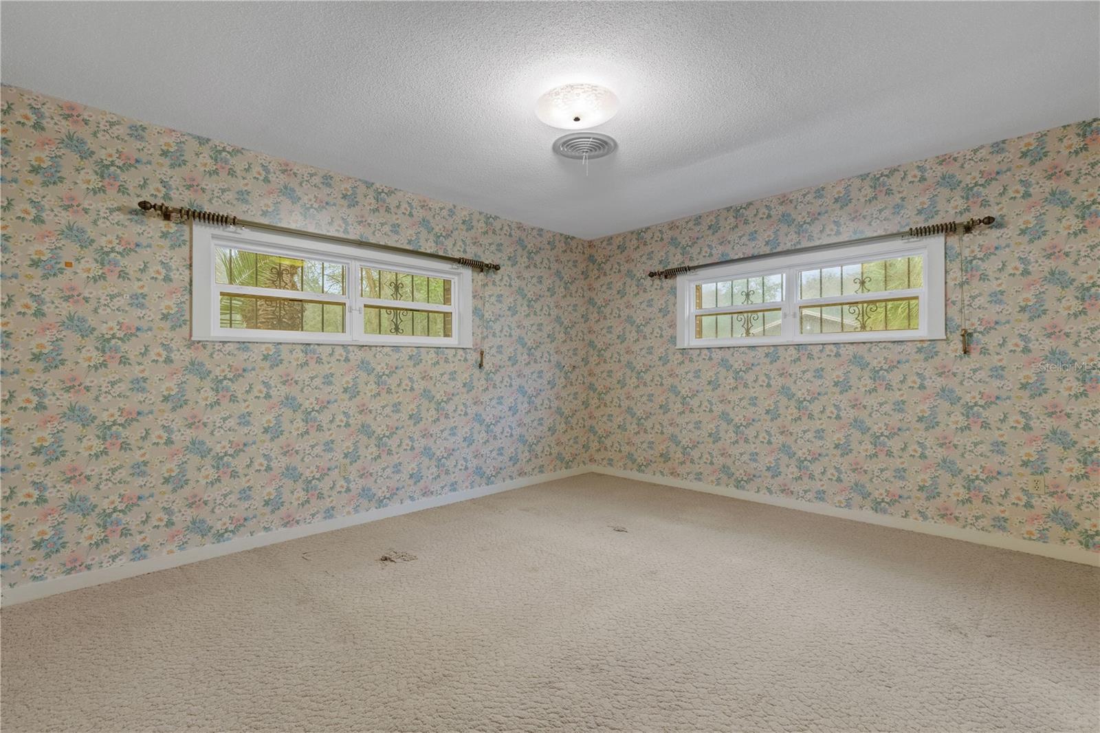 820 S OAK AVE