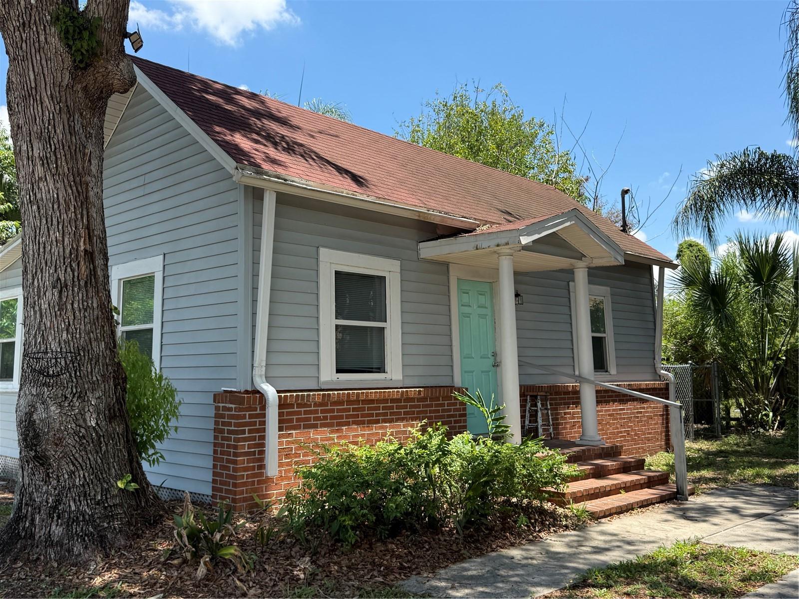 820 S OAK AVE