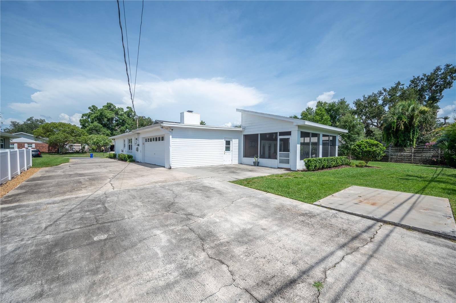 1211 HUNT AVE