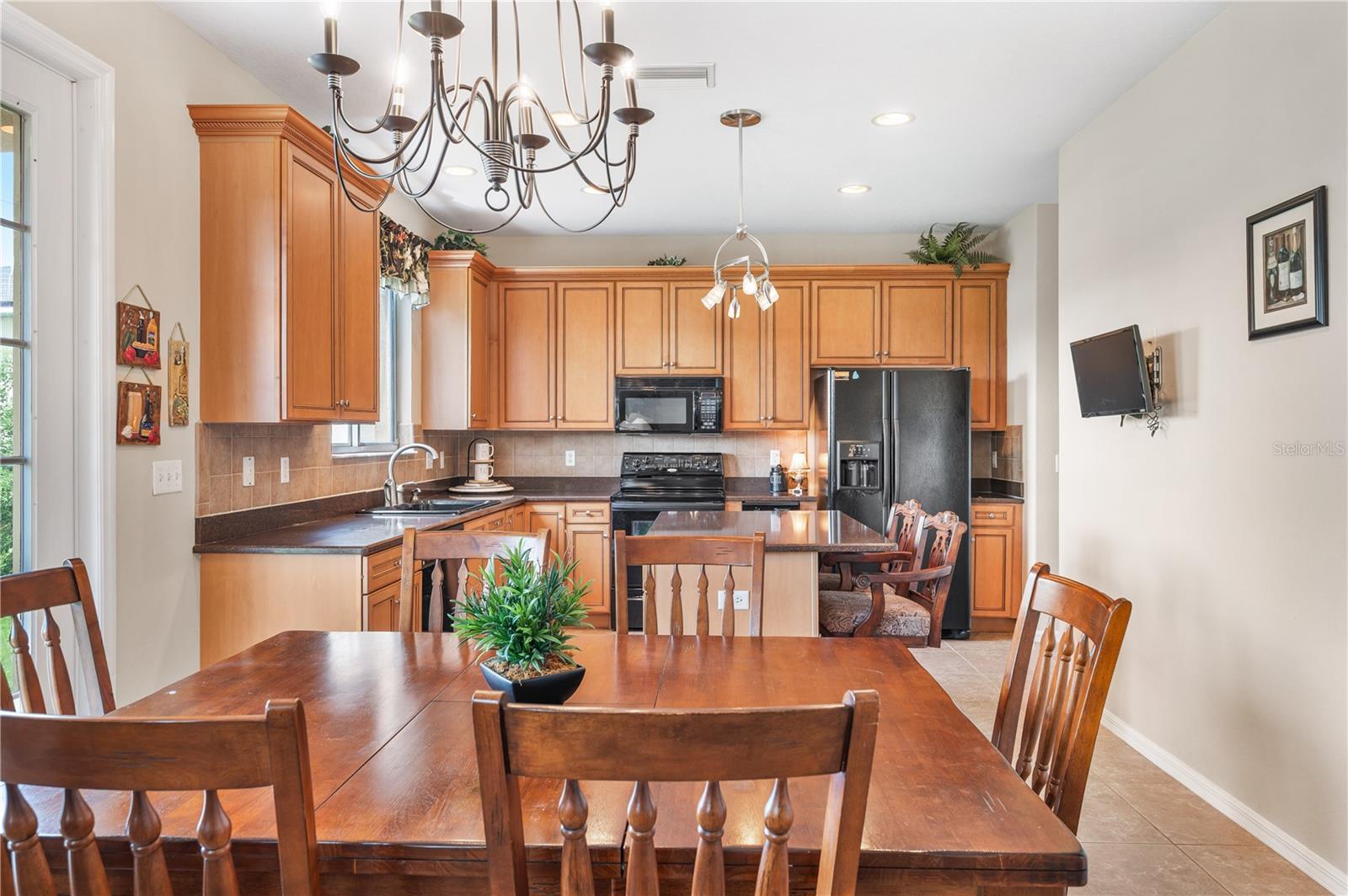 6937 LAKE EAGLEBROOKE DR