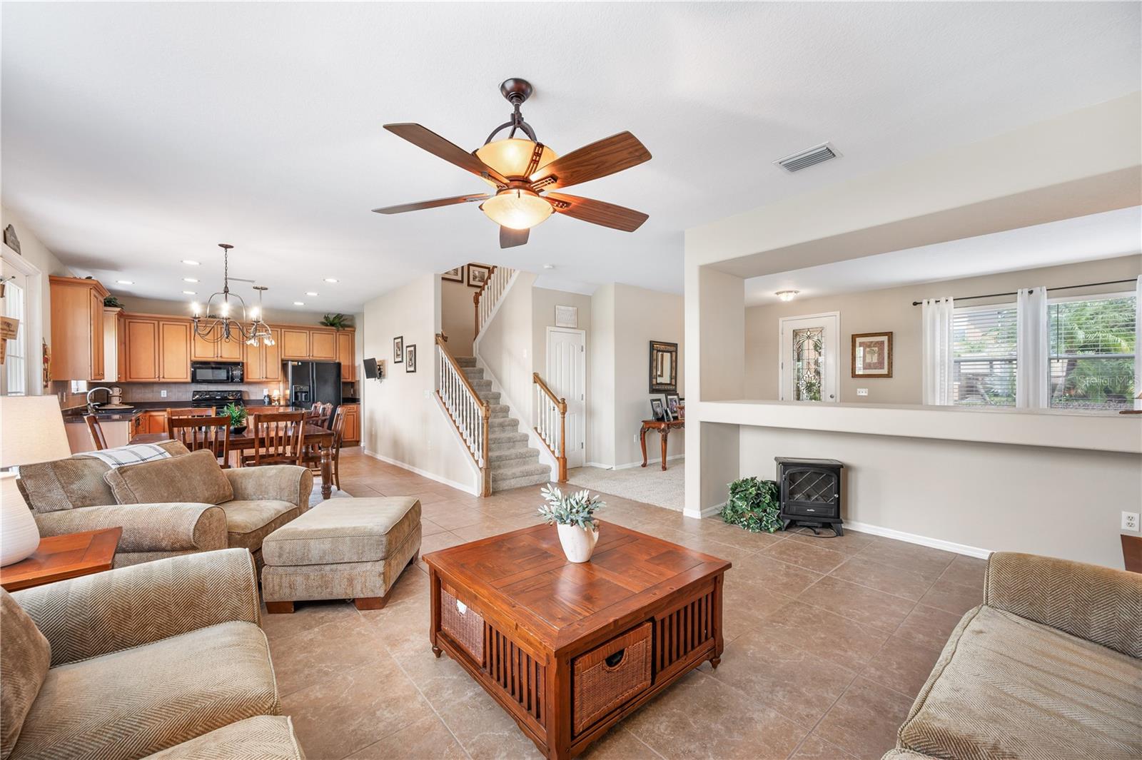 6937 LAKE EAGLEBROOKE DR