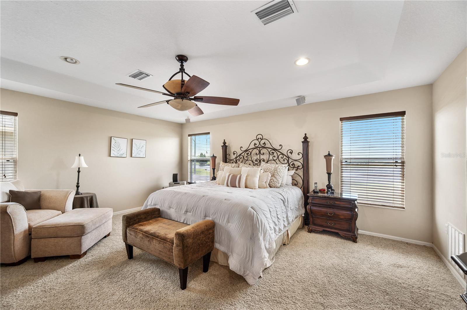 6937 LAKE EAGLEBROOKE DR
