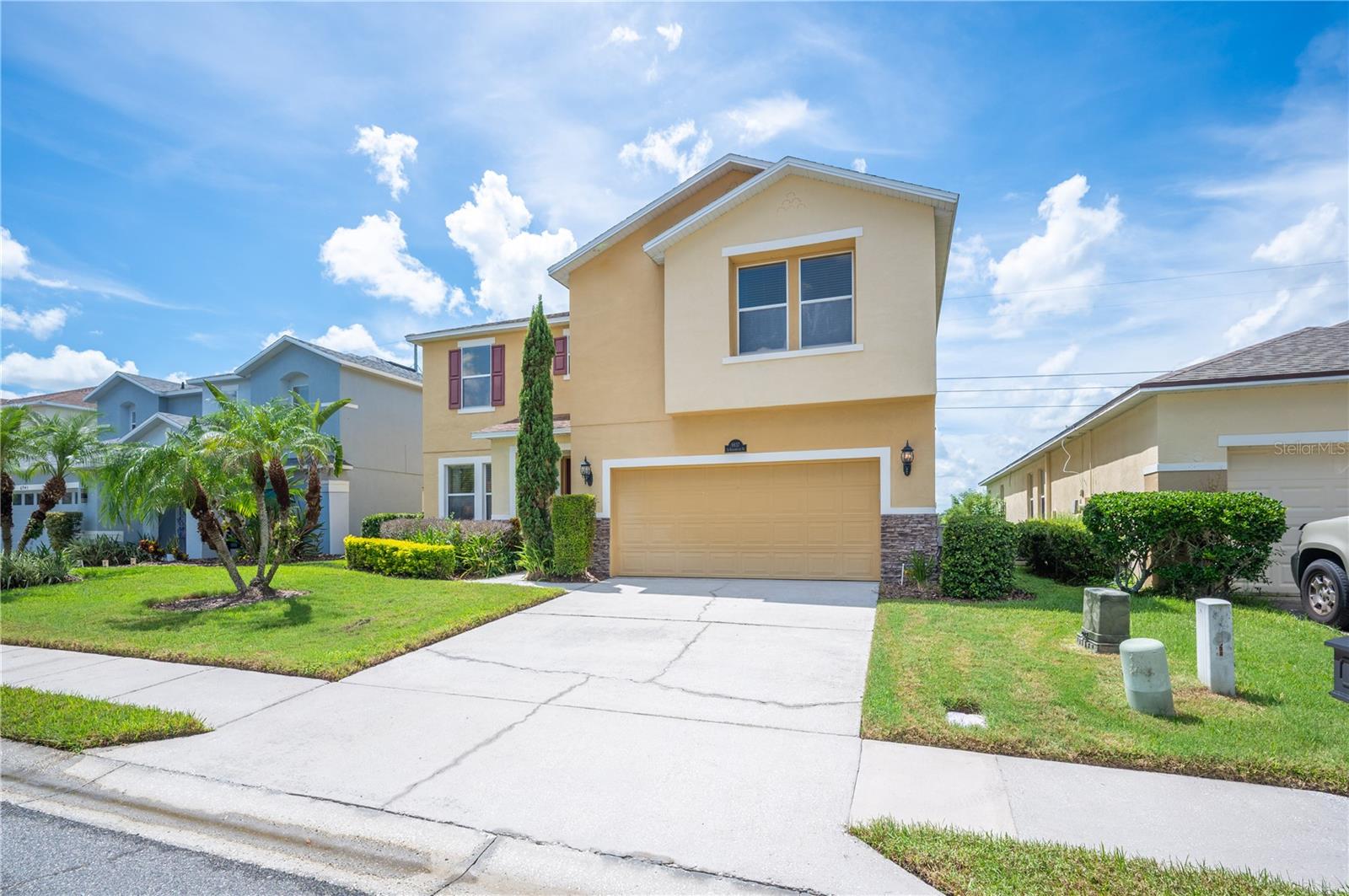 6937 LAKE EAGLEBROOKE DR