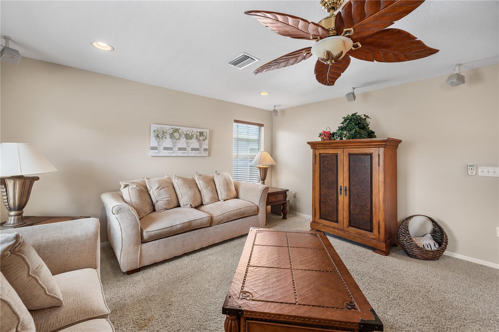6937 LAKE EAGLEBROOKE DR