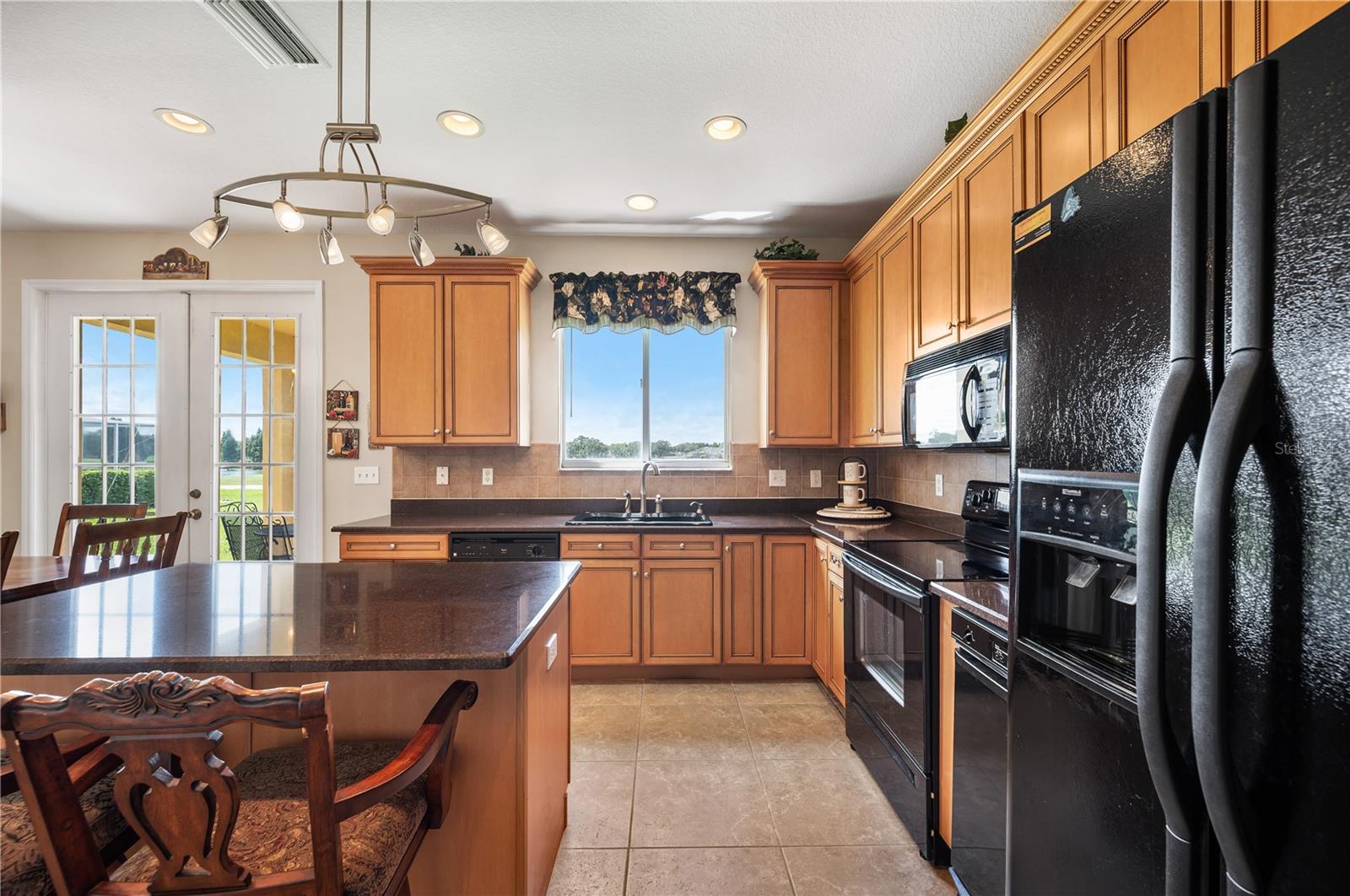 6937 LAKE EAGLEBROOKE DR