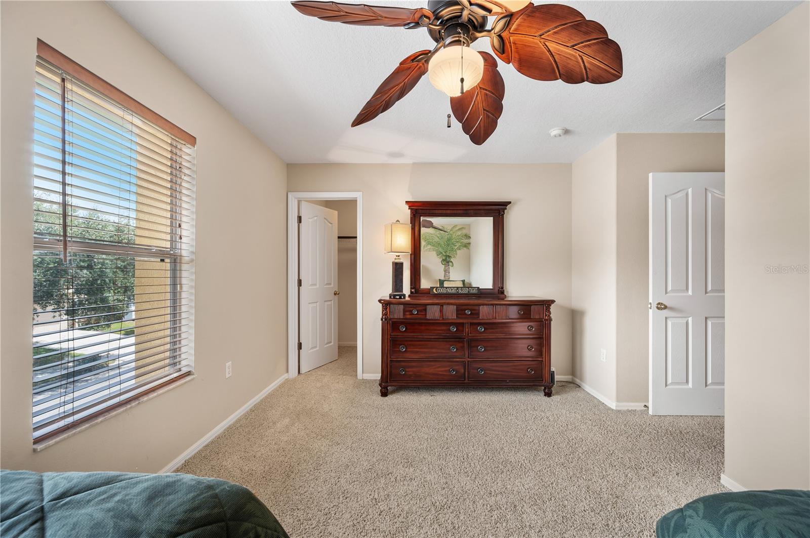 6937 LAKE EAGLEBROOKE DR