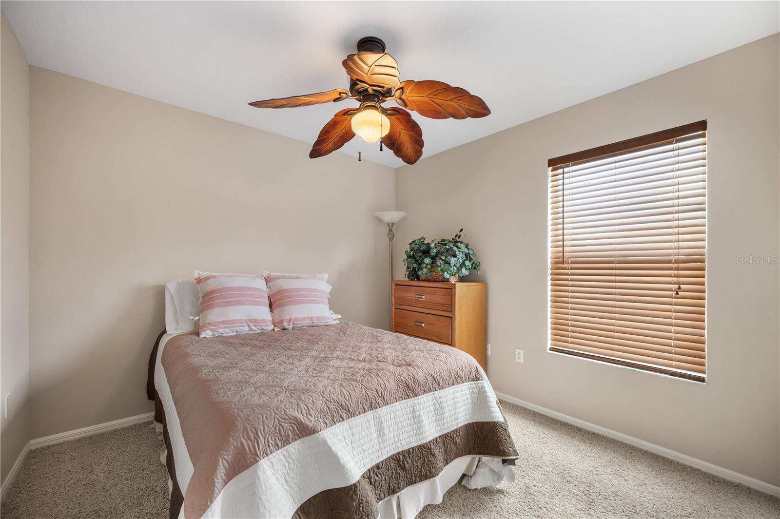 6937 LAKE EAGLEBROOKE DR
