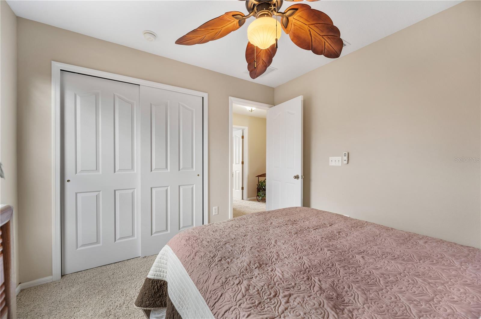 6937 LAKE EAGLEBROOKE DR