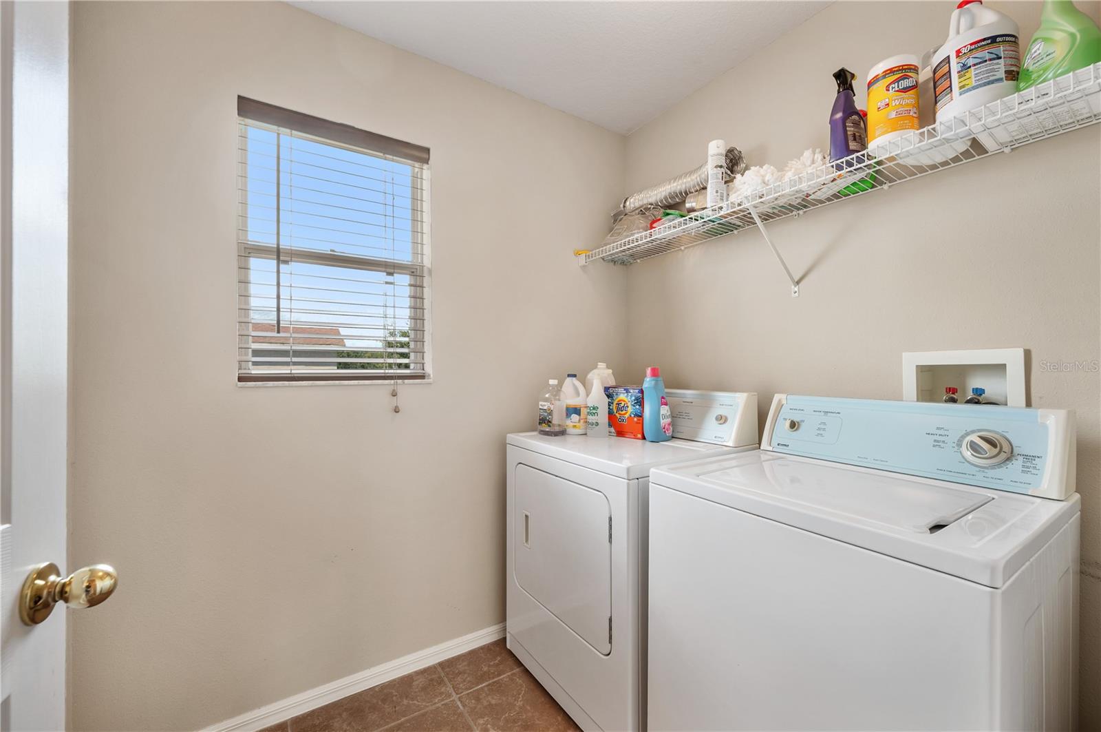 6937 LAKE EAGLEBROOKE DR