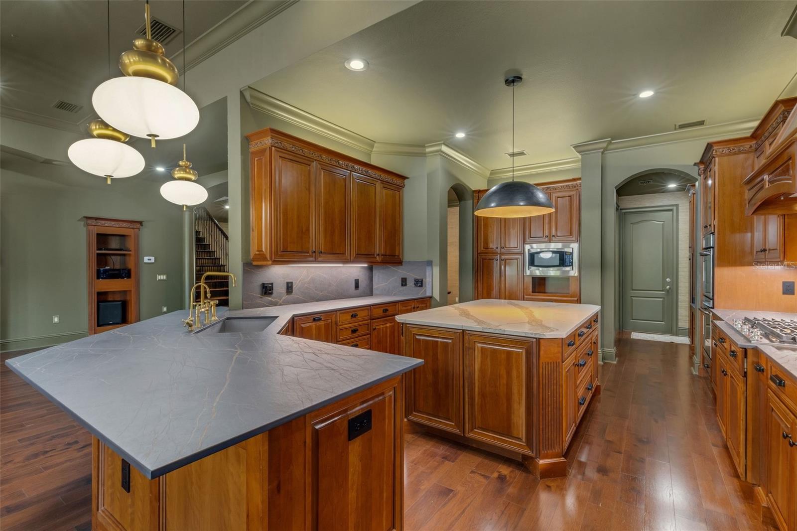 2734 BELLERIVE DR
